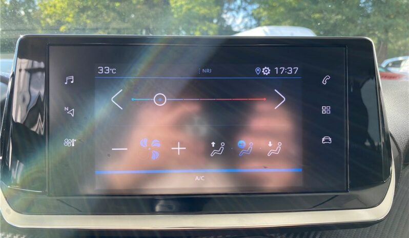
								Peugeot 208 full									