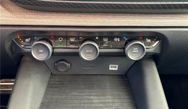 
								Citroën C5 X full									