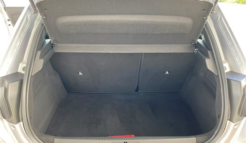 
								Peugeot 208 full									