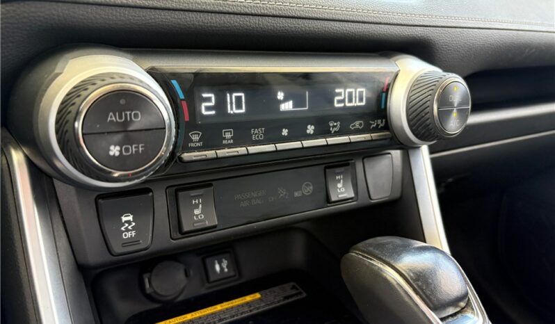 
								Toyota RAV4 full									