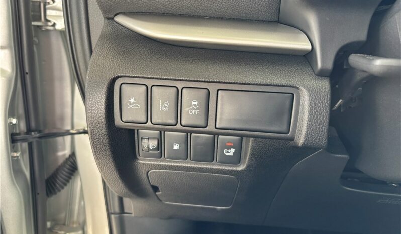 
								Mitsubishi Eclipse Cross full									