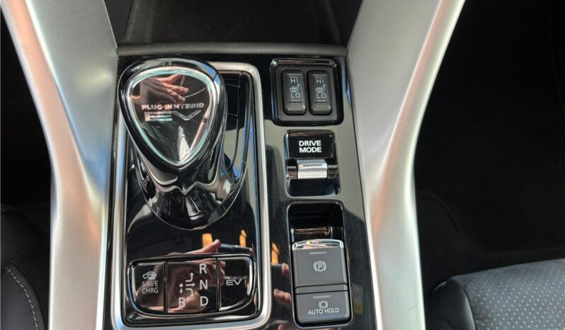 
								Mitsubishi Eclipse Cross full									