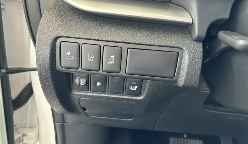 
								Mitsubishi Eclipse Cross full									