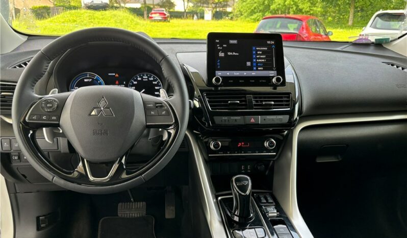 
								Mitsubishi Eclipse Cross full									