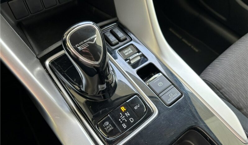 
								Mitsubishi Eclipse Cross full									