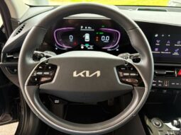 
										KIA Niro full									