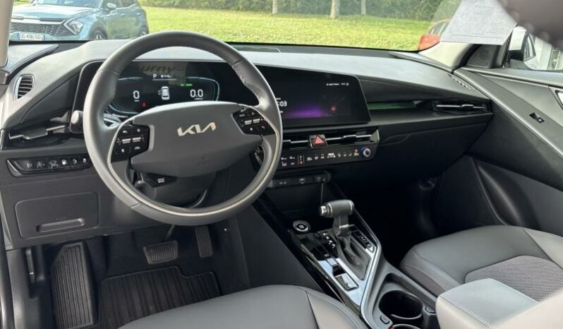 
								KIA Niro full									