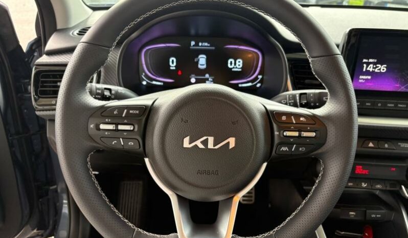 
								KIA Stonic full									