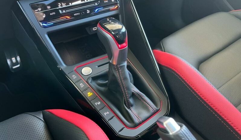 
								VOLKSWAGEN Polo full									