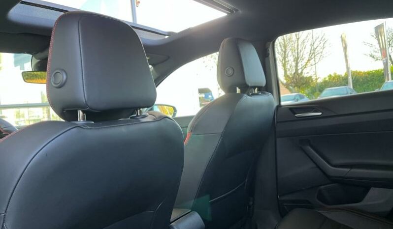 
								VOLKSWAGEN Polo full									