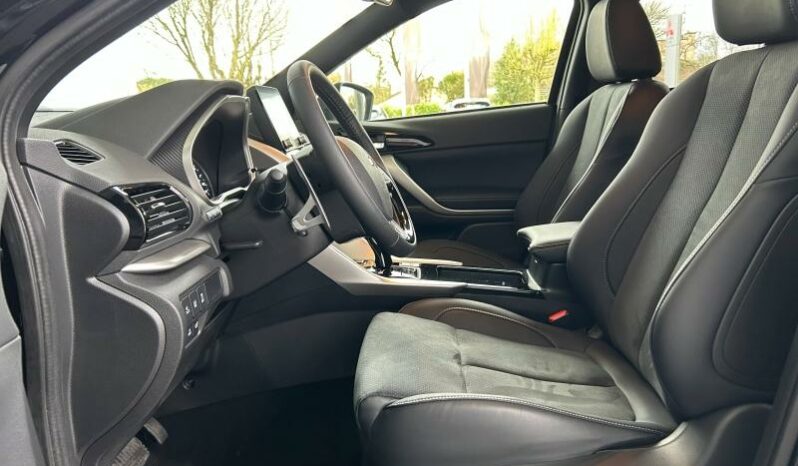 
								MITSUBISHI Eclipse Cross full									