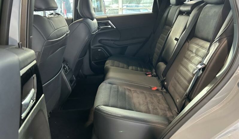 
								MITSUBISHI Outlander full									