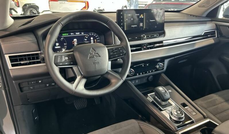 
								MITSUBISHI Outlander full									