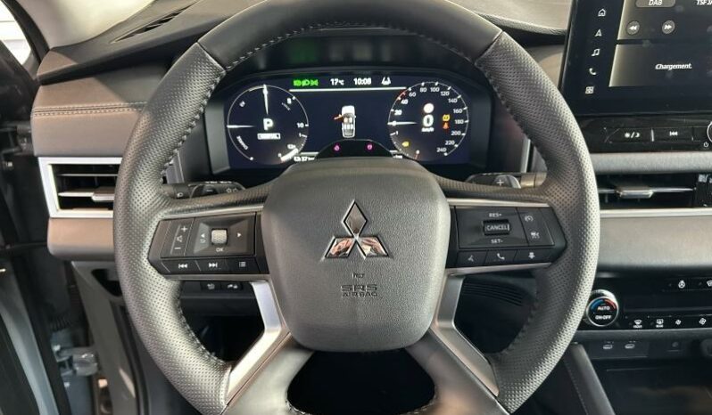 
								MITSUBISHI Outlander full									
