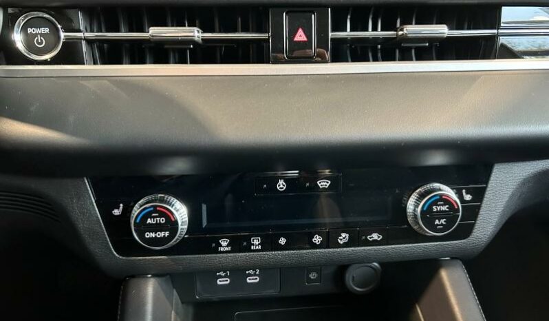 
								MITSUBISHI Outlander full									