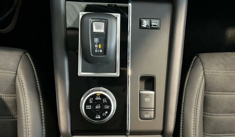 
								MITSUBISHI Outlander full									