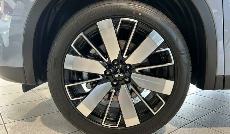 
								MITSUBISHI Outlander full									