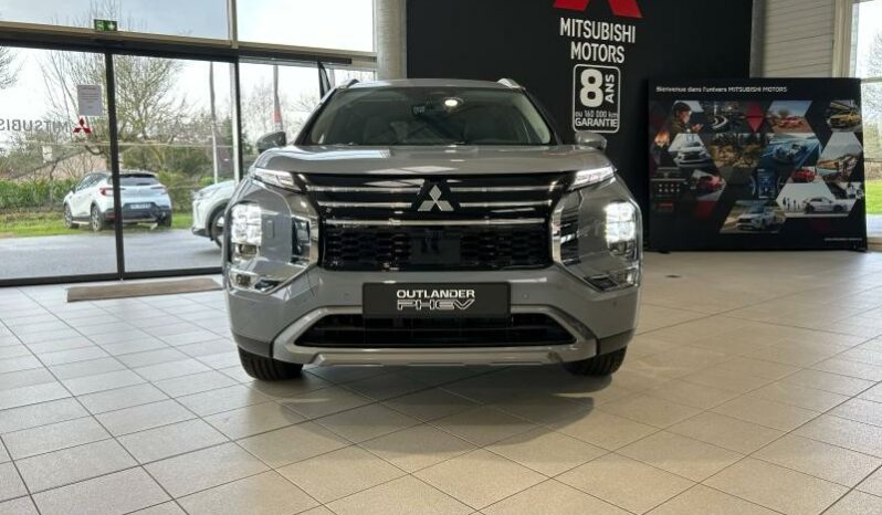 
								MITSUBISHI Outlander full									