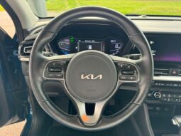 
										KIA Niro full									