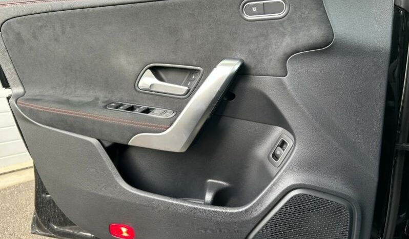 
								MERCEDES-BENZ CLA Shooting Brake full									