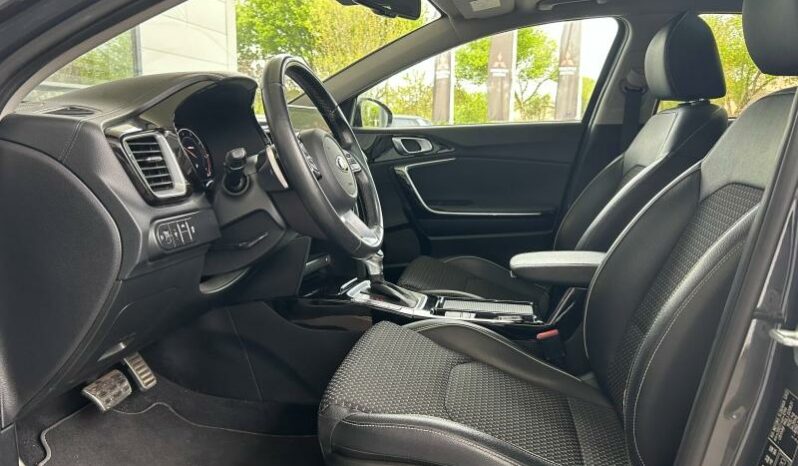 
								KIA XCeed full									