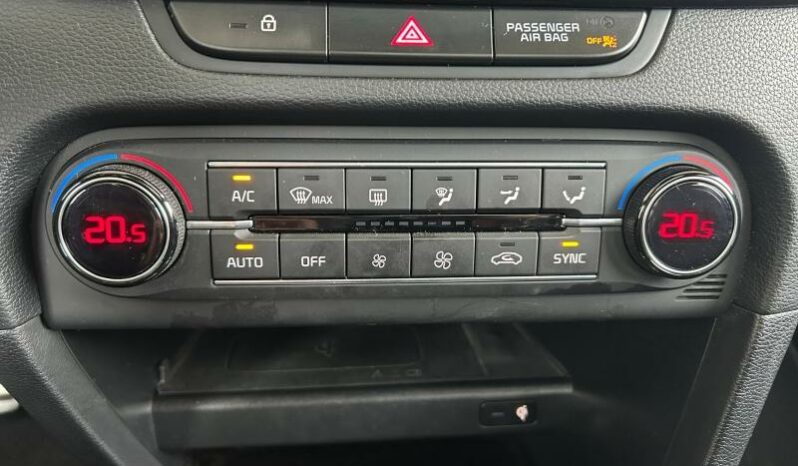 
								KIA XCeed full									