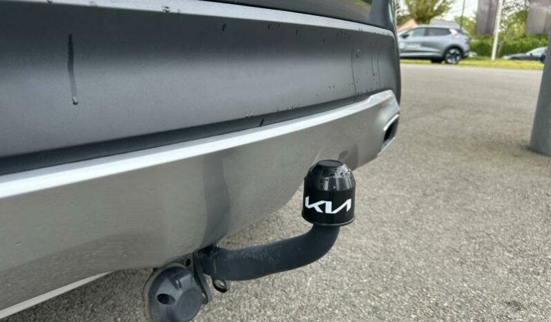 
								KIA XCeed full									
