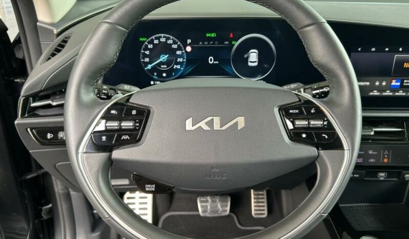 
								KIA Niro full									