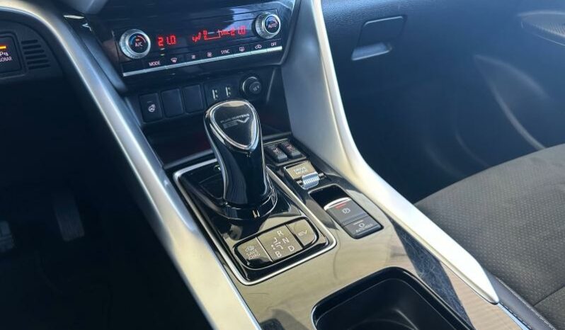 
								MITSUBISHI Eclipse Cross full									