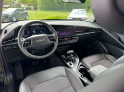 
										KIA Niro full									