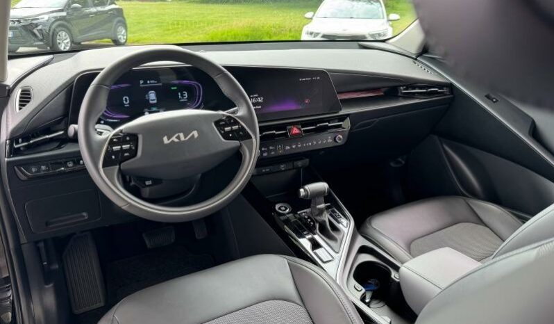 
								KIA Niro full									
