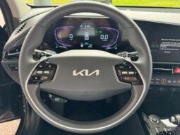 
										KIA Niro full									