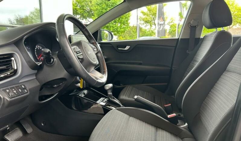 
								KIA Stonic full									