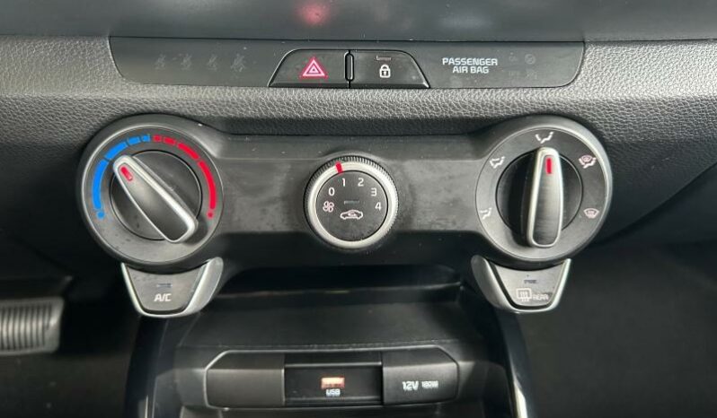 
								KIA Stonic full									