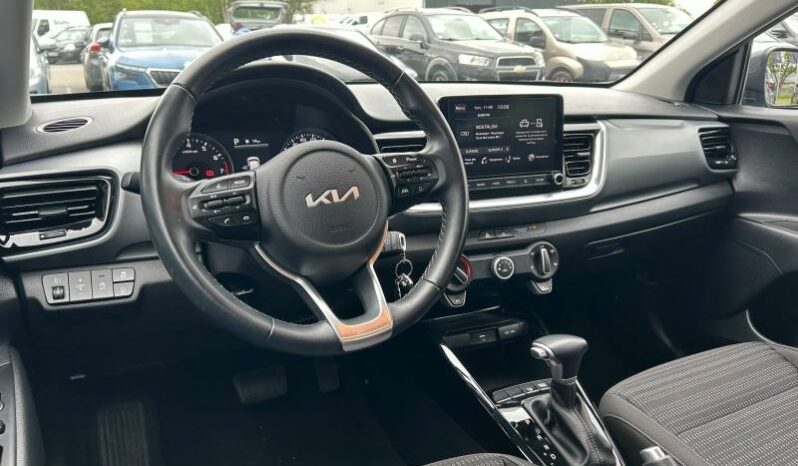 
								KIA Stonic full									