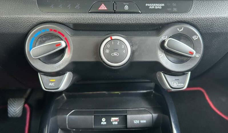 
								KIA Stonic full									