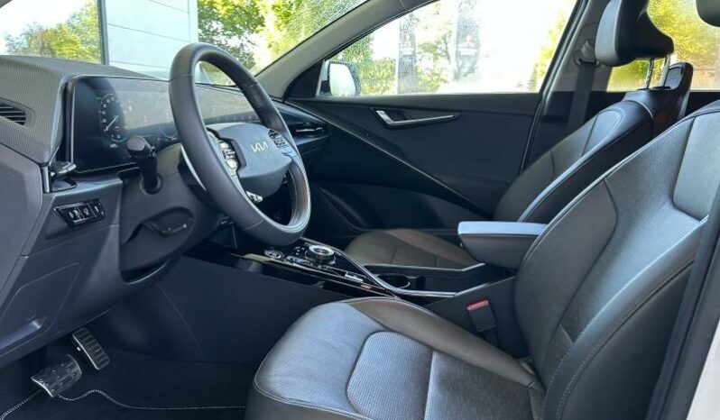 
								KIA Niro full									