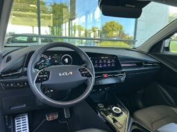 
										KIA Niro full									