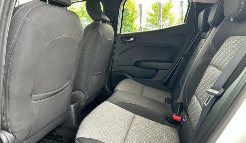 
								RENAULT Clio full									