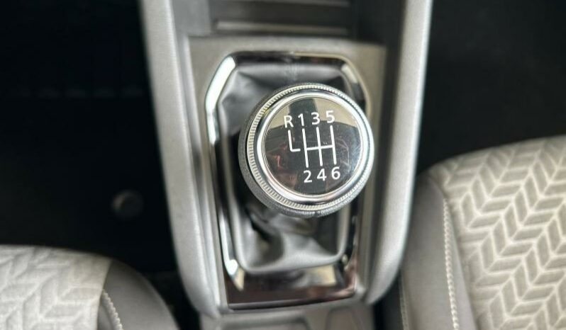 
								RENAULT Clio full									