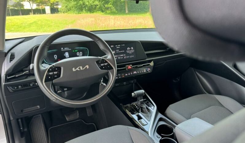 
								KIA Niro full									