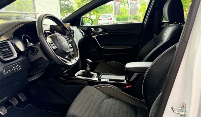 
								KIA Ceed full									