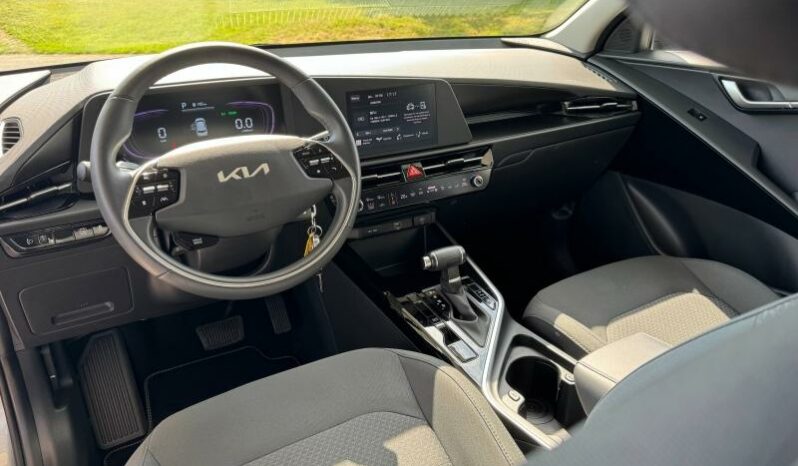 
								KIA Niro full									