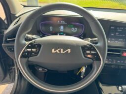 
										KIA Niro full									
