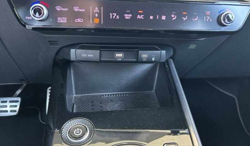 
								KIA Niro full									