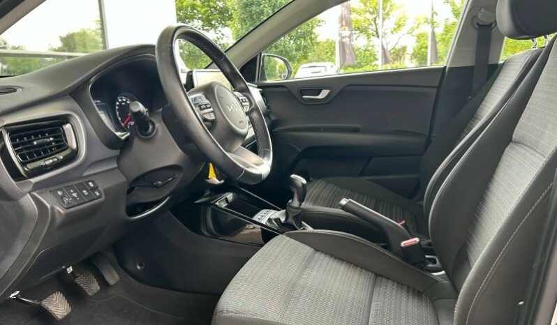 
								KIA Stonic full									