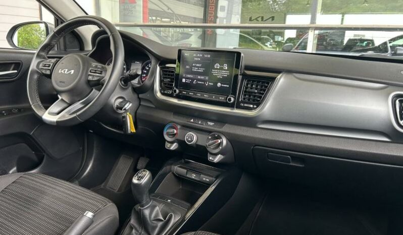 
								KIA Stonic full									