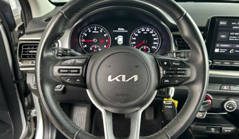 
								KIA Stonic full									