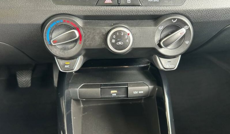 
								KIA Stonic full									