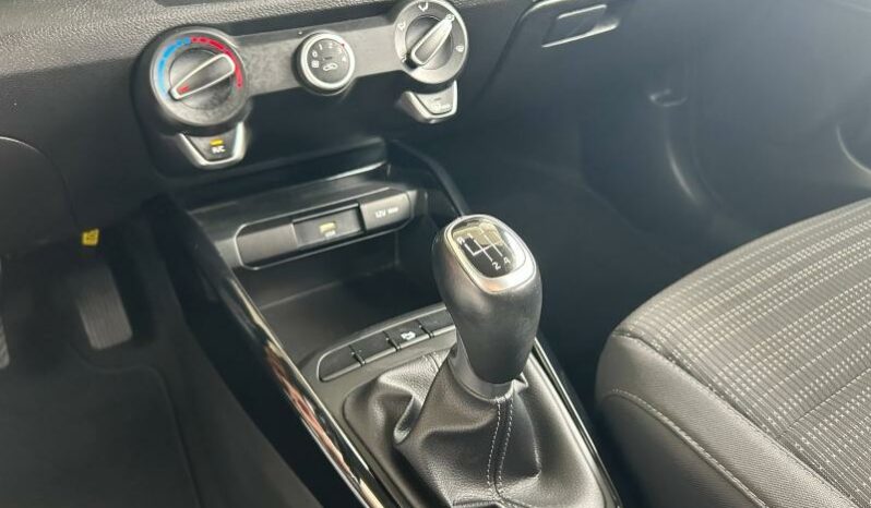 
								KIA Stonic full									